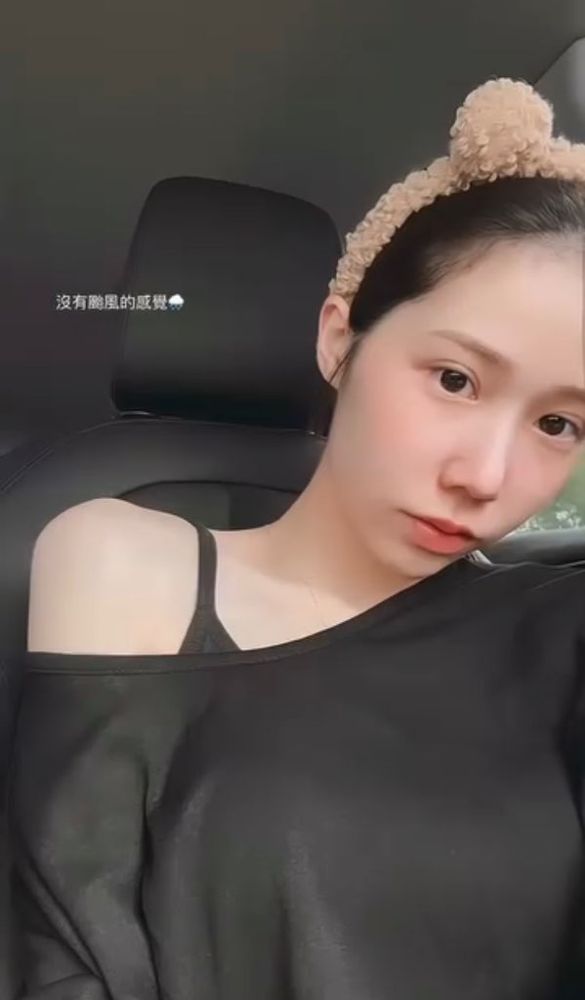 [動態] 小惡魔 台中24歲女 - 今天超素🥺 無風無雨….適合找乾爹出門